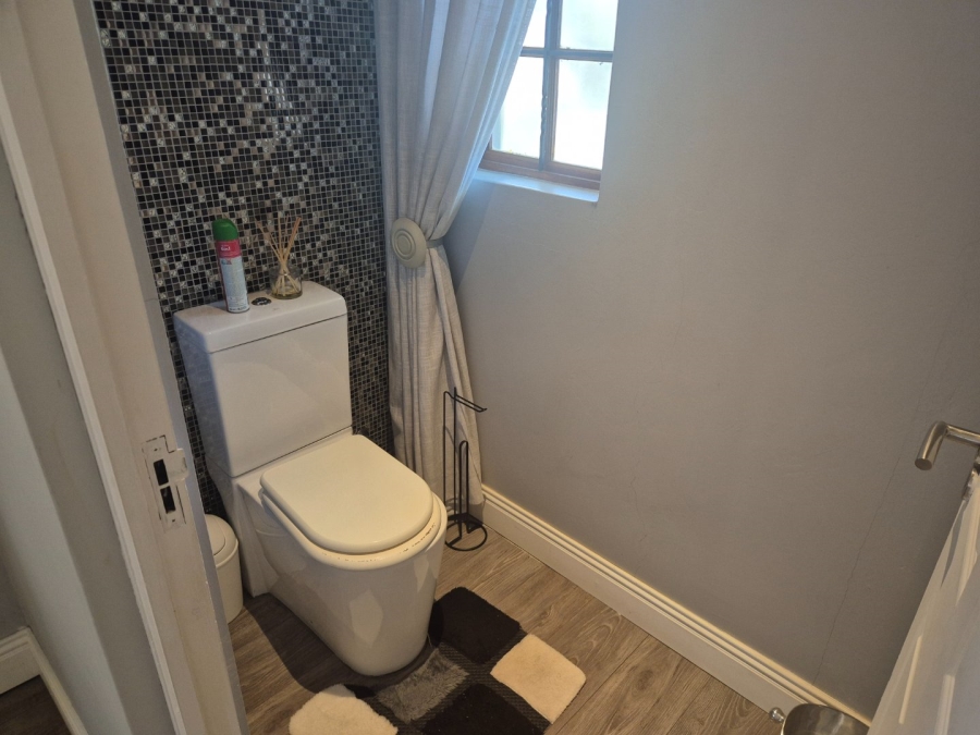 5 Bedroom Property for Sale in Heuwelsig Free State